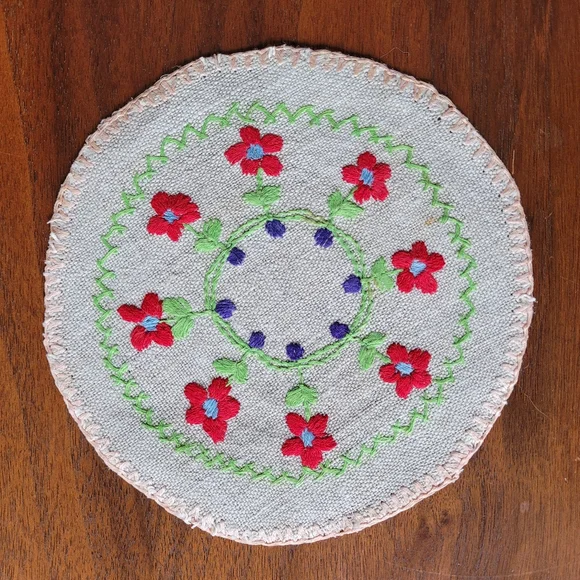 Colourful Embroidered Trivet/Coasters Set - Picture 14 of 15